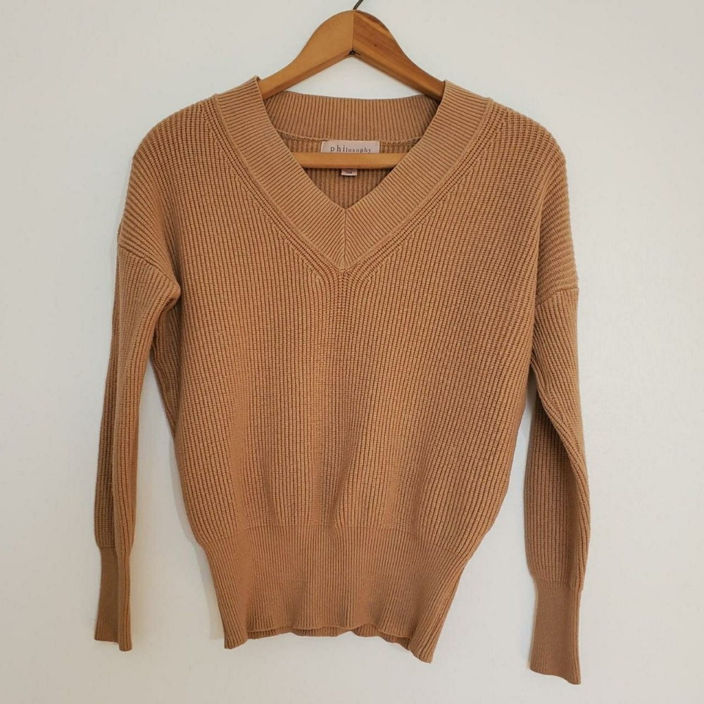 Philosophy XS Ribbed V-Neck Sweater in Light Camel